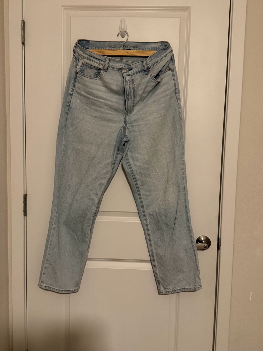 American Eagle Outfitters Light Blue High-Rise Baggy Straight Jeans
